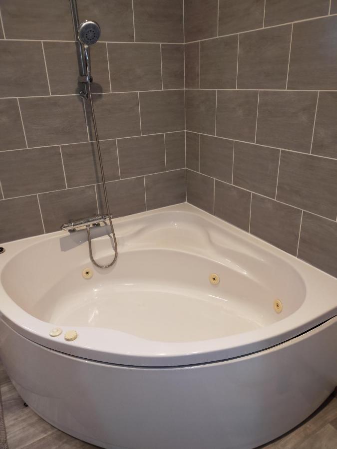 Logement Atypique Arles Exteriör bild