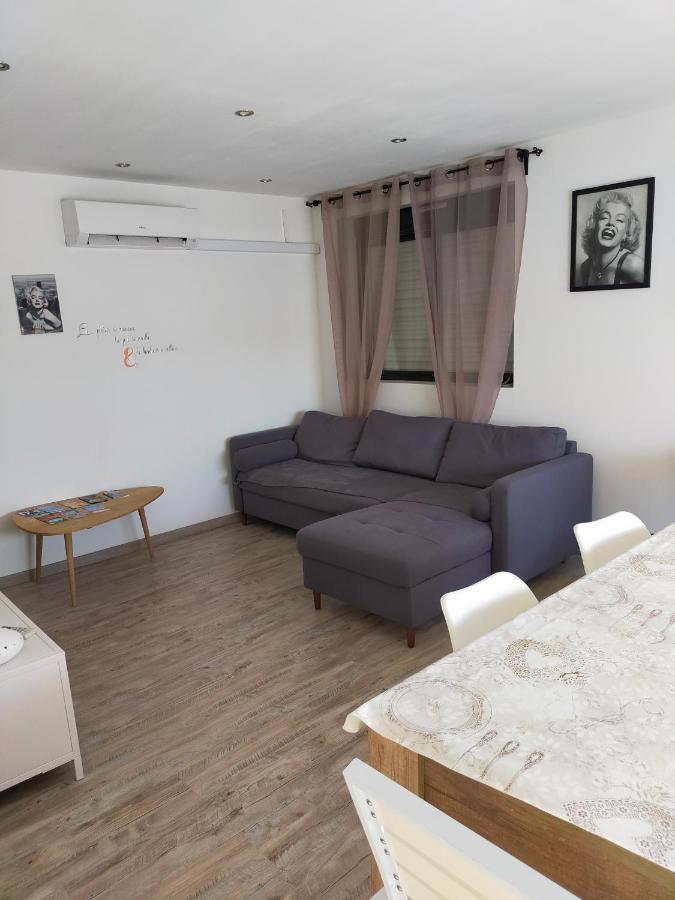 Logement Atypique Arles Exteriör bild