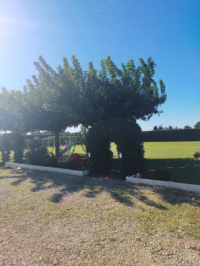 Logement Atypique Arles Exteriör bild
